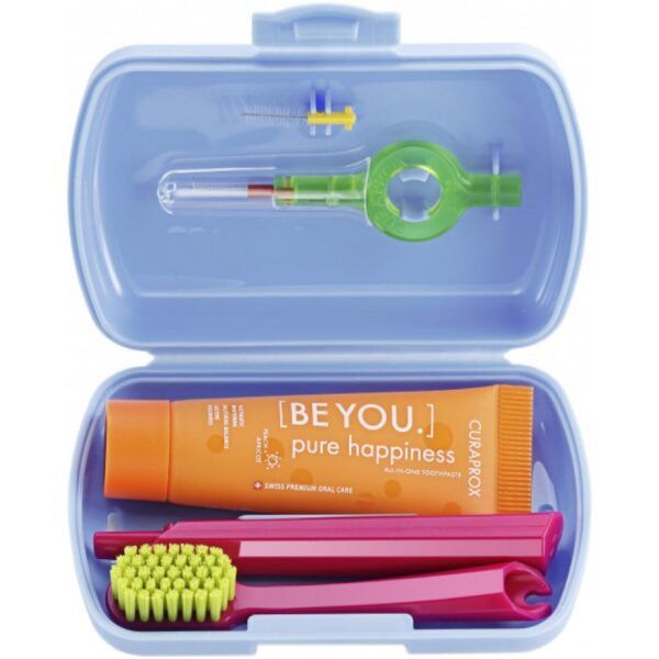 CURAPROX Travel Set -Πακέτο Στοματικής Υγιεινής Ταξιδίου Mπλε Με Οδοντόκρεμα 10ml Οδοντόβουρτσα Πτυσσόμενη Μεσοδόντιο Βουρτσάκι Καθαρισμού Και Κουτί Μεταφοράς 1τμχ